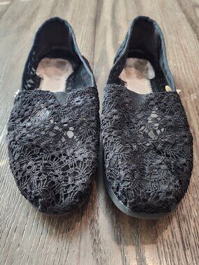 TOMS Women’s Size 12 Black Lace Crochet Slip-On Shoes Flats